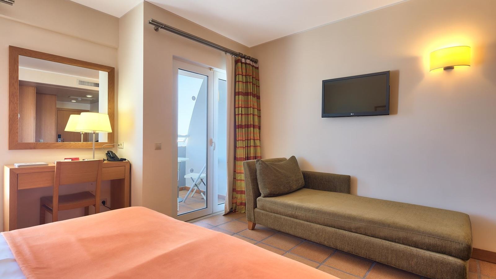 rooms-studio-partial-sea-view