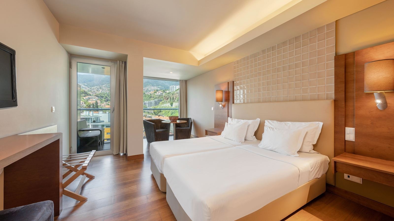 rooms-classic-room--with-balcony-or-terrace