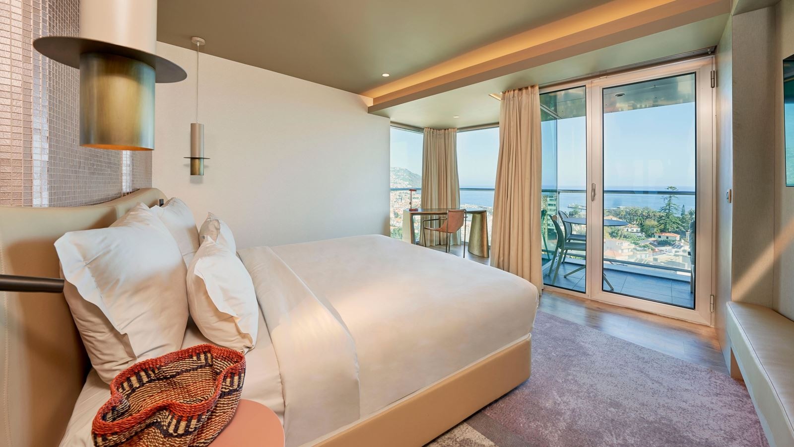 rooms-deluxe-junior-suite-sea-view-with-balcony-or-terrace