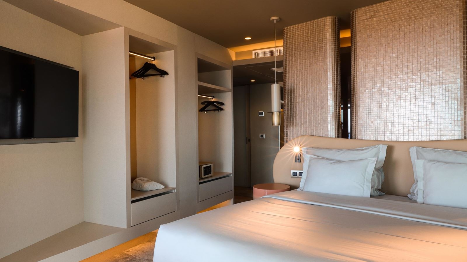 rooms-deluxe-junior-suite-sea-view-with-balcony-or-terrace