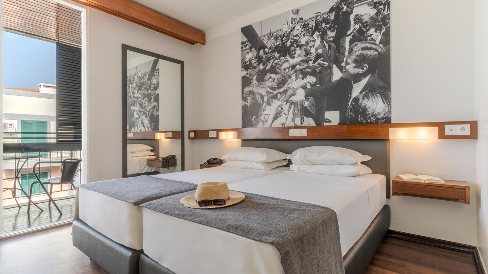 rooms-bc--double-with-balcony