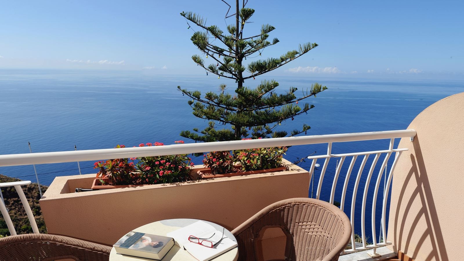 rooms-dv--twin-sea-viewbalcony