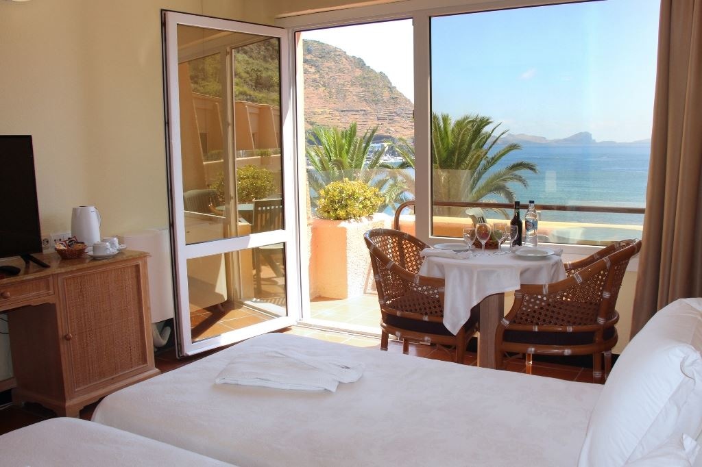 rooms-cd-club-room-sea-view