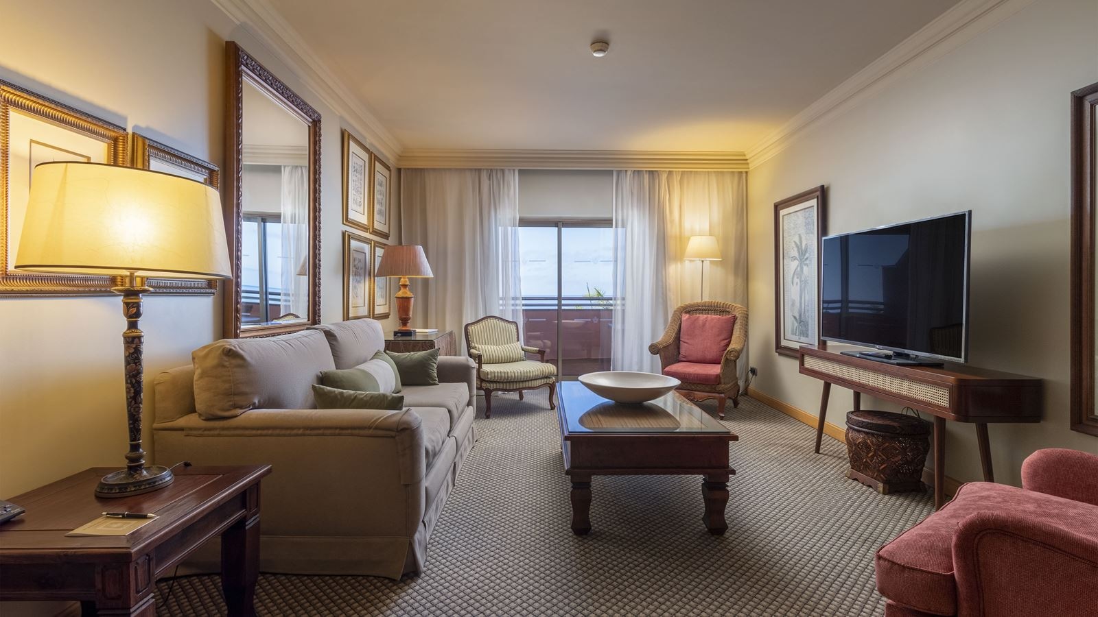 rooms-superior-suite-with-balconyor-terrace