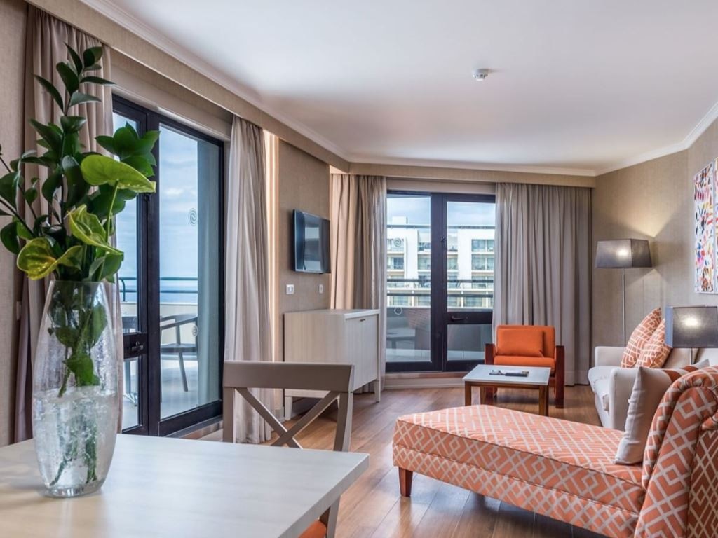 rooms-suite-front-sea-view-with-balcony-or-terrace