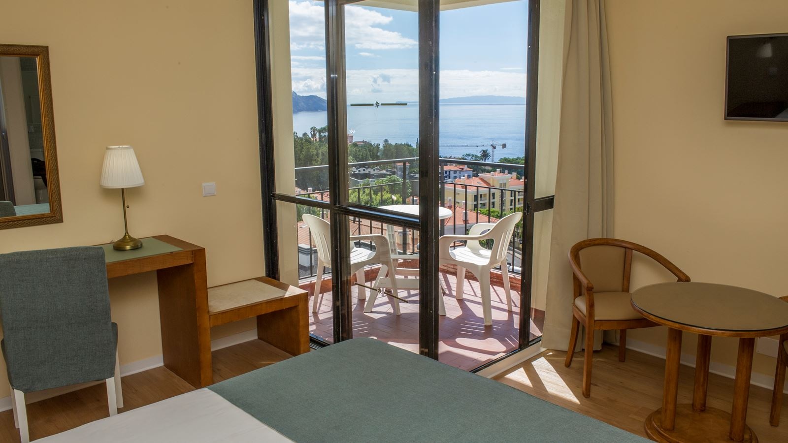 rooms-studio-standart-double-balcony-or-terrace