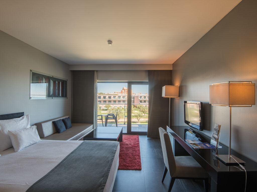 rooms-df-family-room