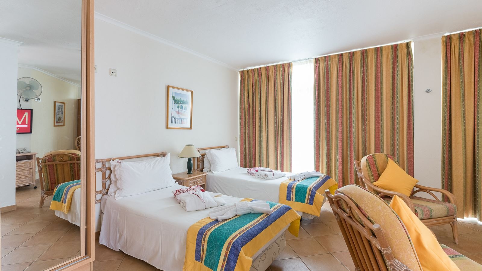 rooms-standard-room-terrace-twin-beds