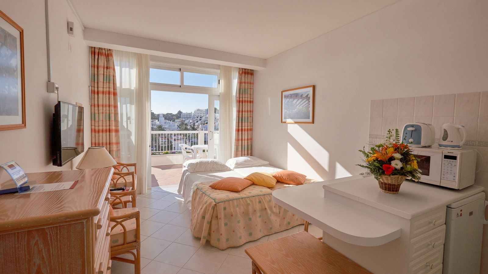 rooms-superior-room-terrace-garden-view-twin-beds