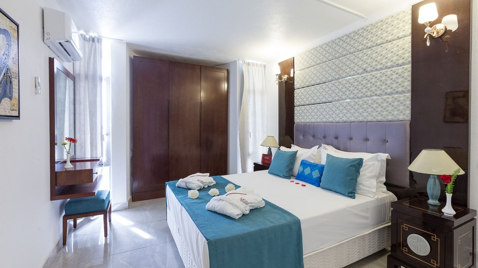 rooms-deluxe-one-bedroom-apartment-sea-or-pool-view