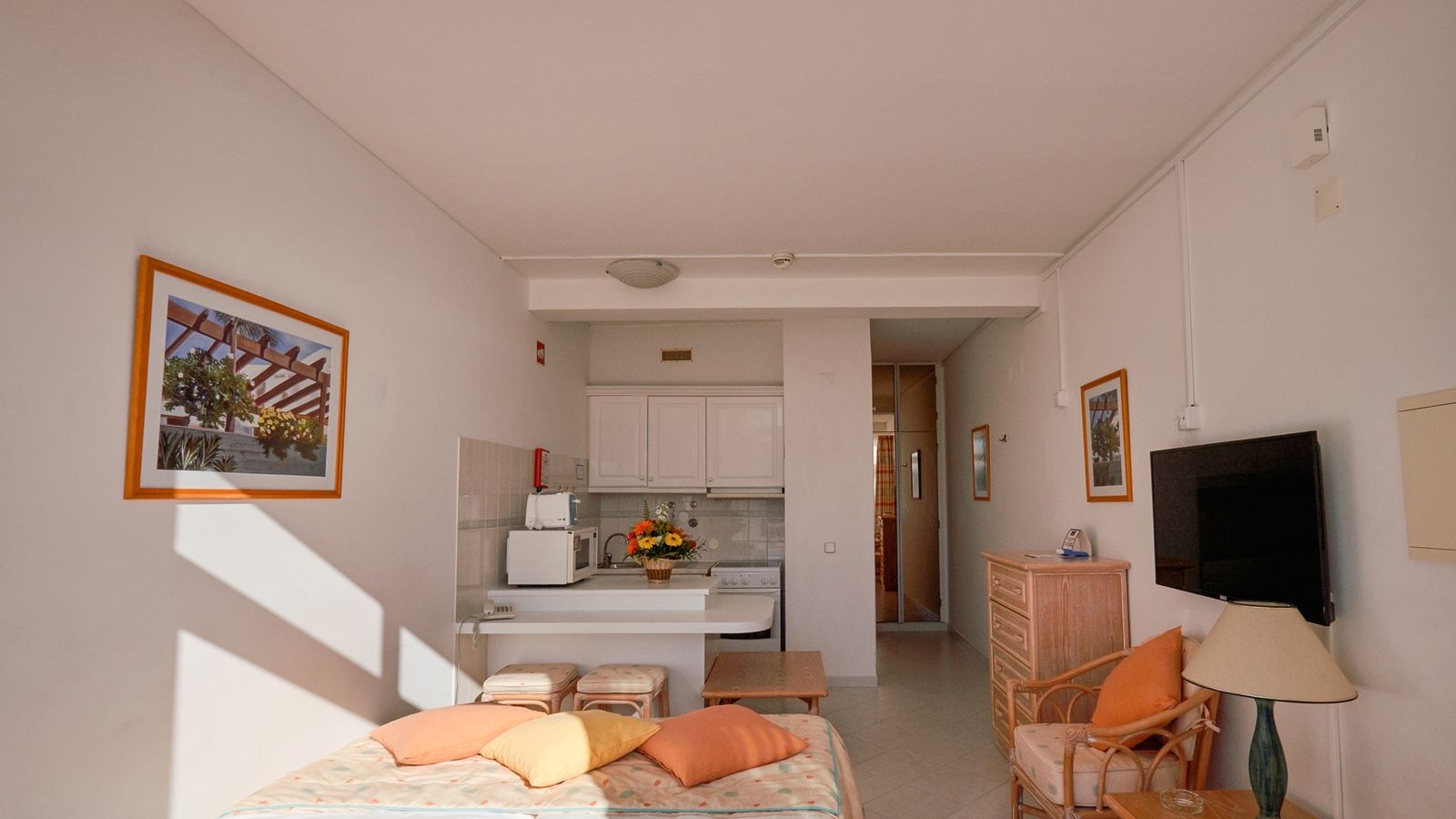 rooms-superior-room-terrace-garden-view-twin-beds