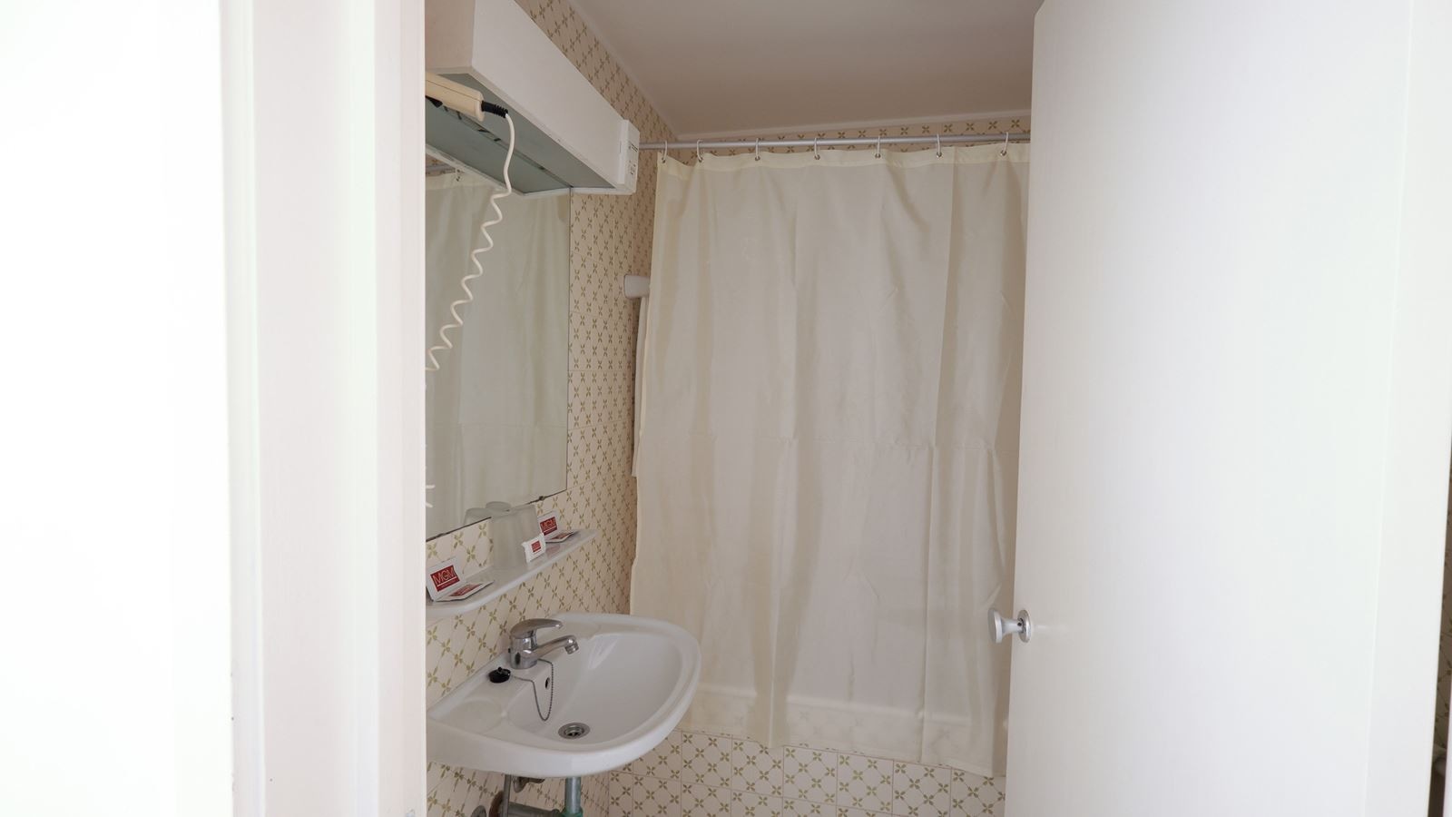 rooms-superior-room-terrace-garden-view-twin-beds