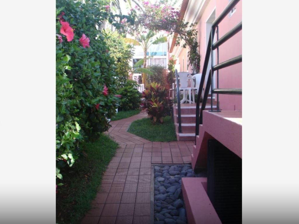 rooms-dj-double-garden-view