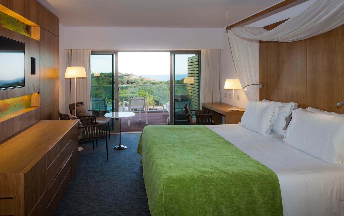 rooms-dl--deluxe-ocean-side-view