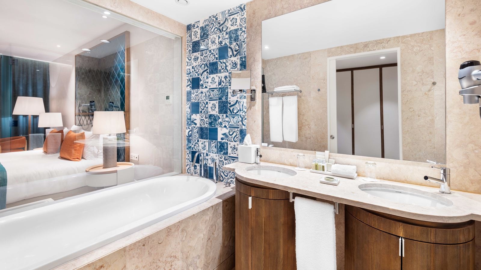 rooms-pd--double-room-pool-view