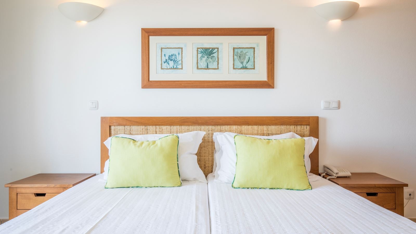 rooms-1l--1bedroom-apartment-side-sea-view