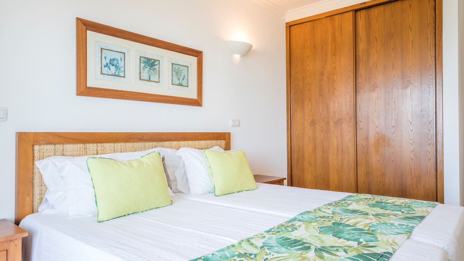 rooms-1v--1bedroom-apartment-sea-view