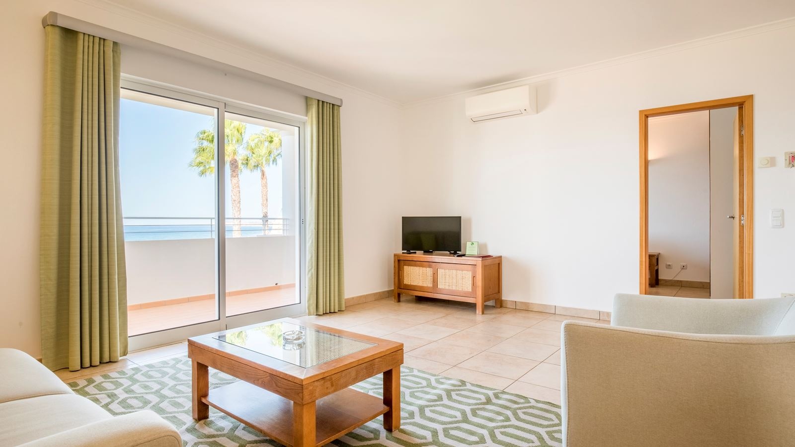 rooms-1v--1bedroom-apartment-sea-view