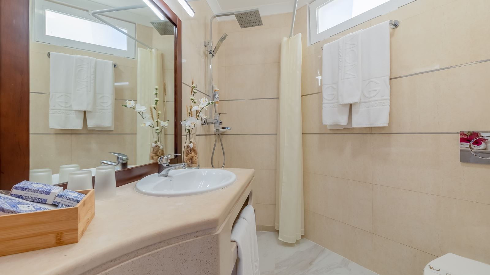 rooms-deluxe-two-bedroom-suite-sea-view-t2is