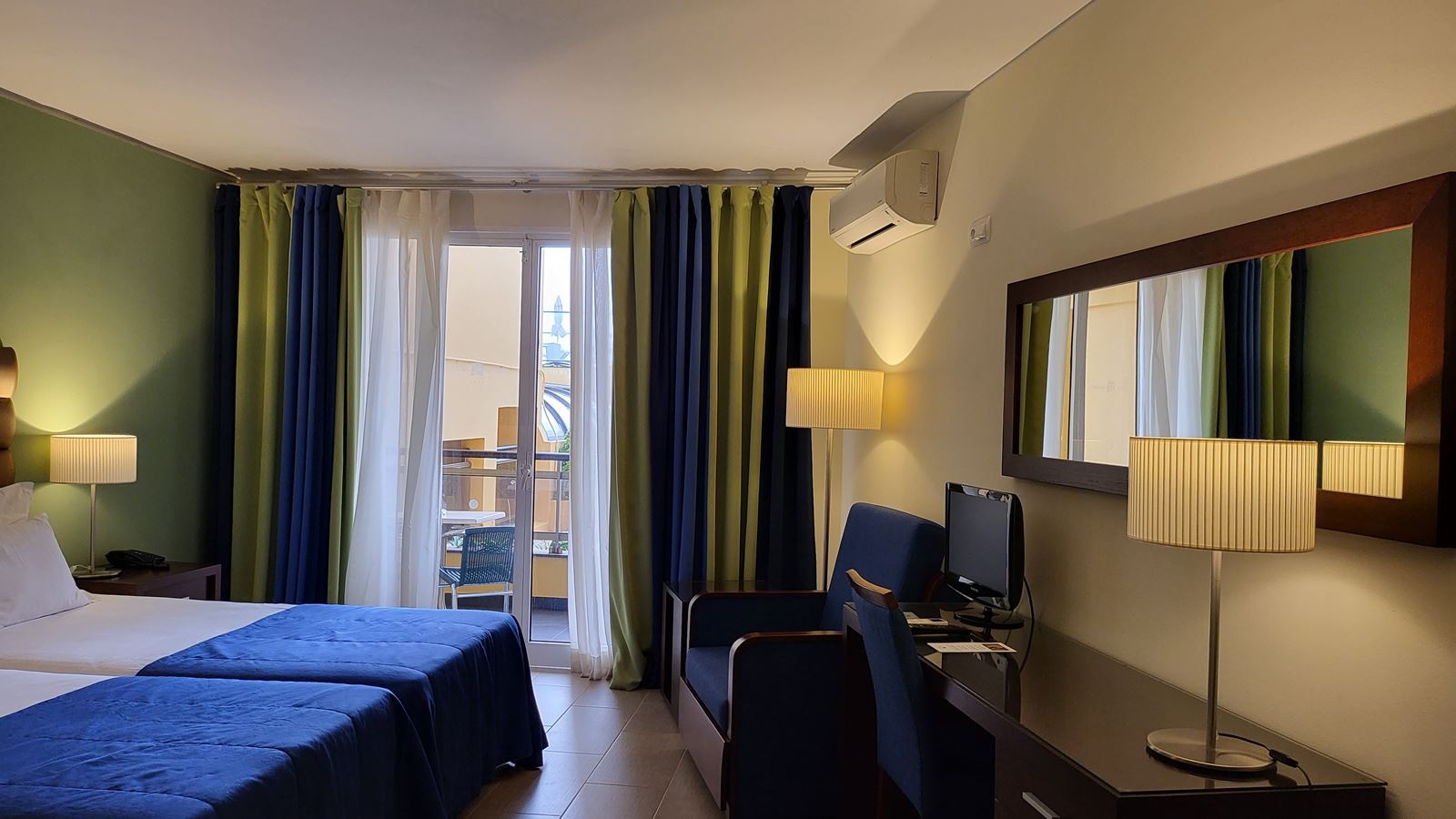 rooms-st--studio-standard-land-view