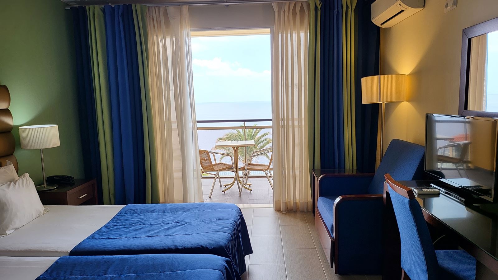 rooms-tv--studio-sea-view