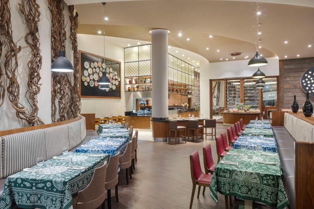 restaurants-restaurant