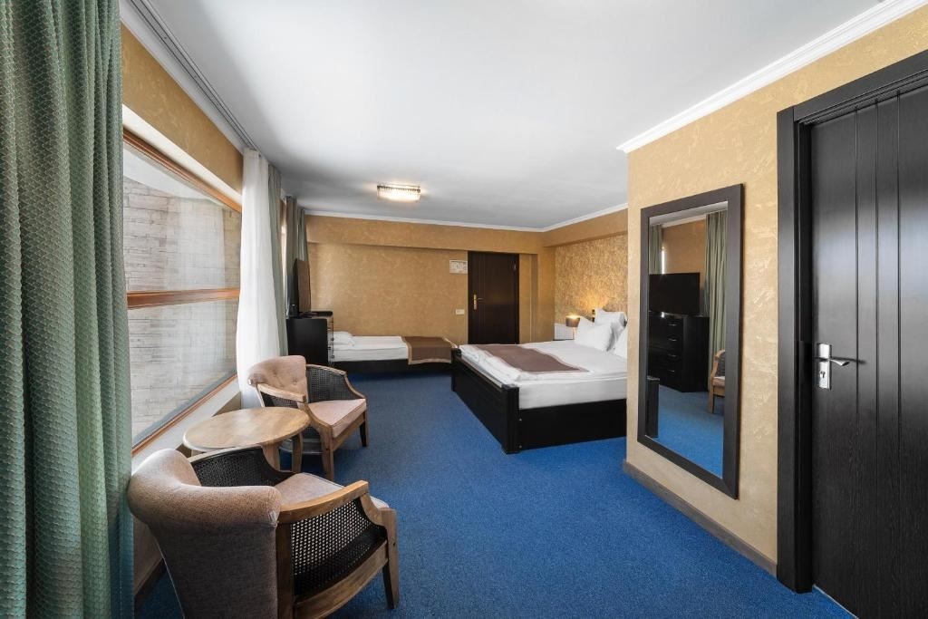 rooms-deluxe-triple-with-balcony