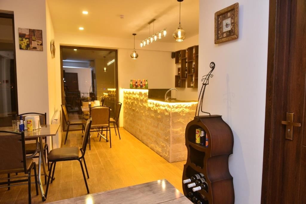 restaurants-restaurant