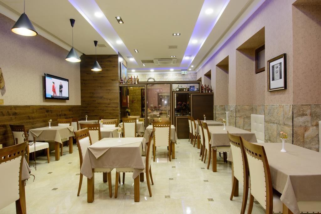 restaurants-restaurant