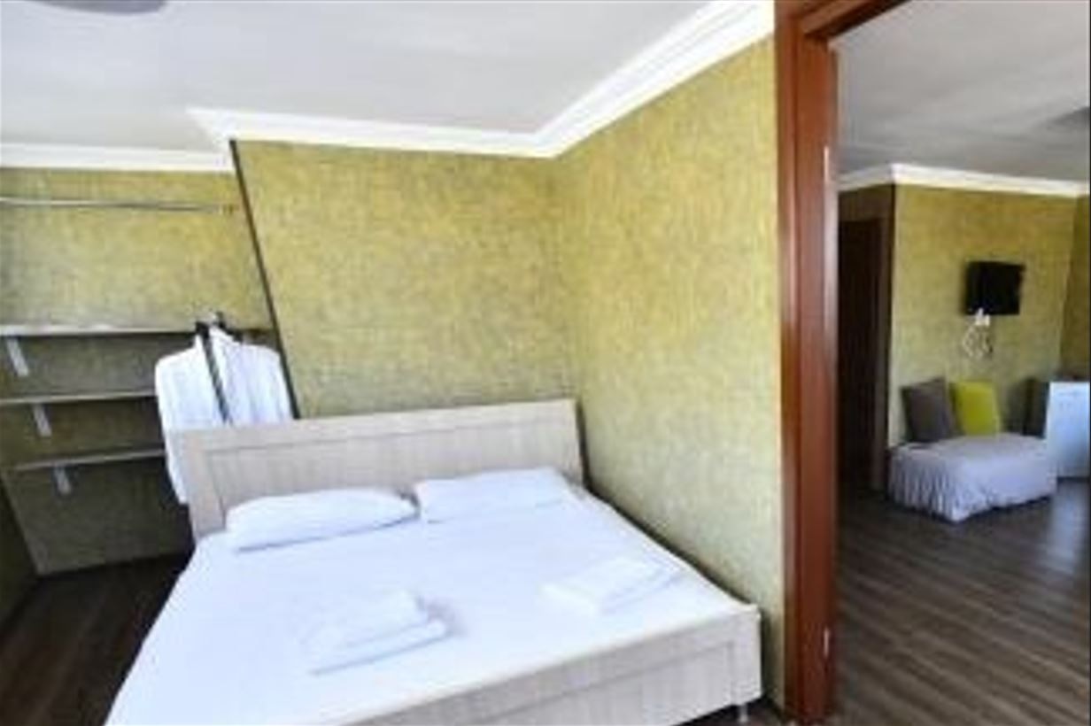 rooms-lux-with-balcony-and-terrace-2-pax
