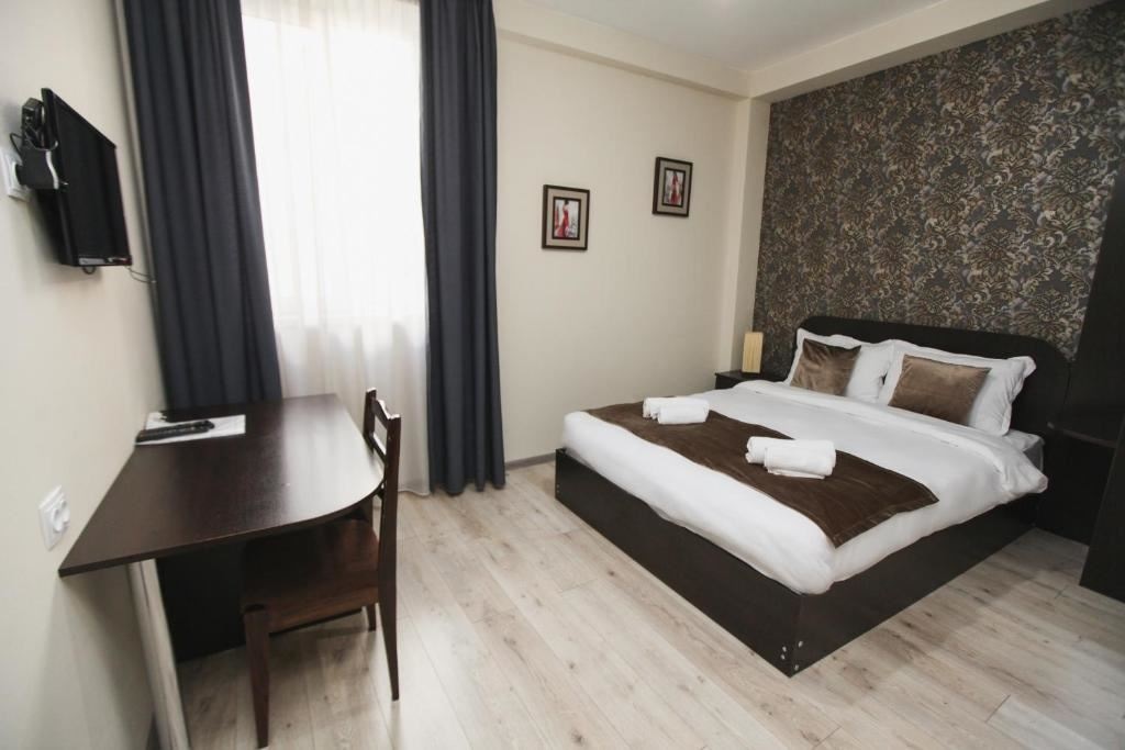 rooms-standard-double-room