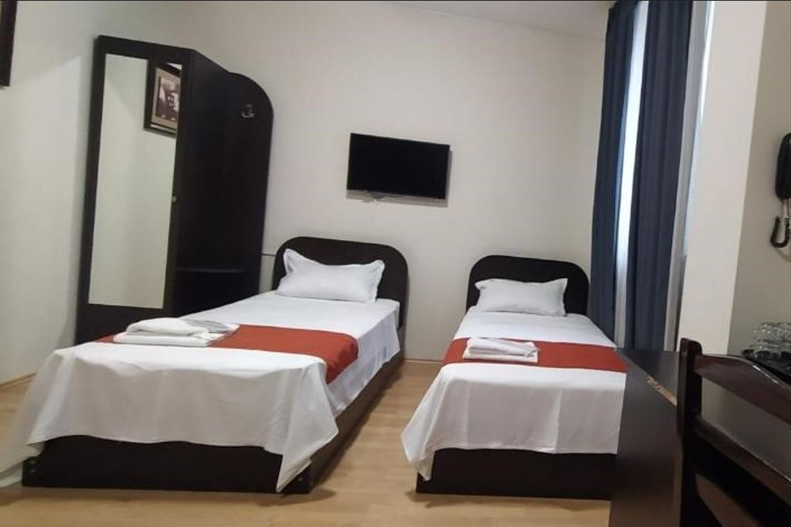 rooms-quadruple-room