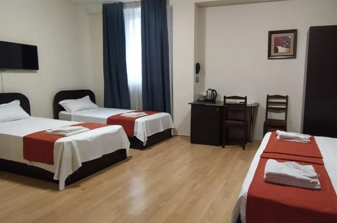 rooms-quadruple-room