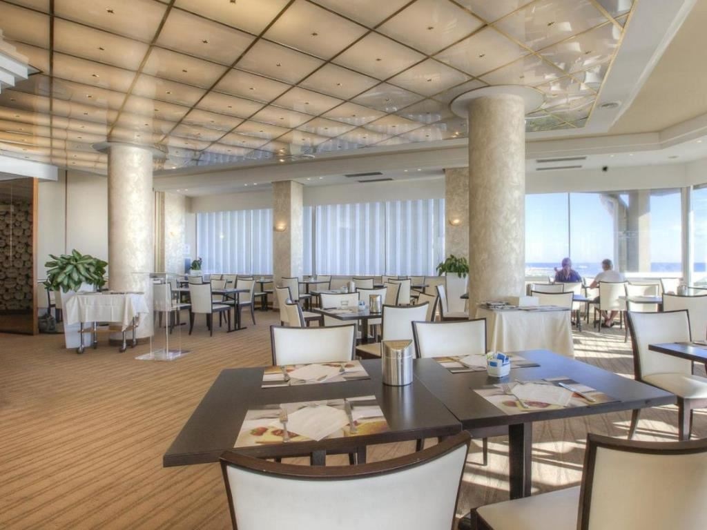 restaurants-restaurant