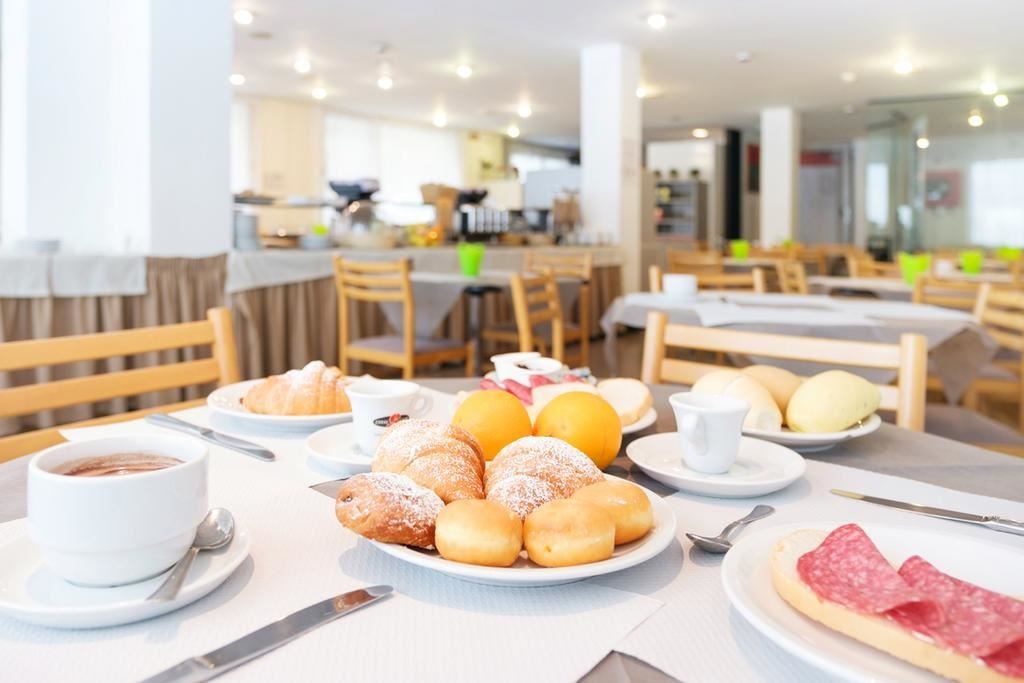 restaurants-restaurant