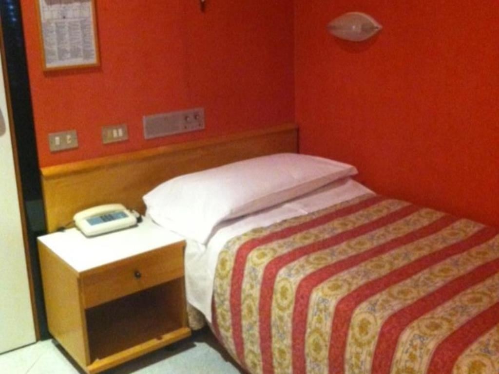 rooms-junior-room-single