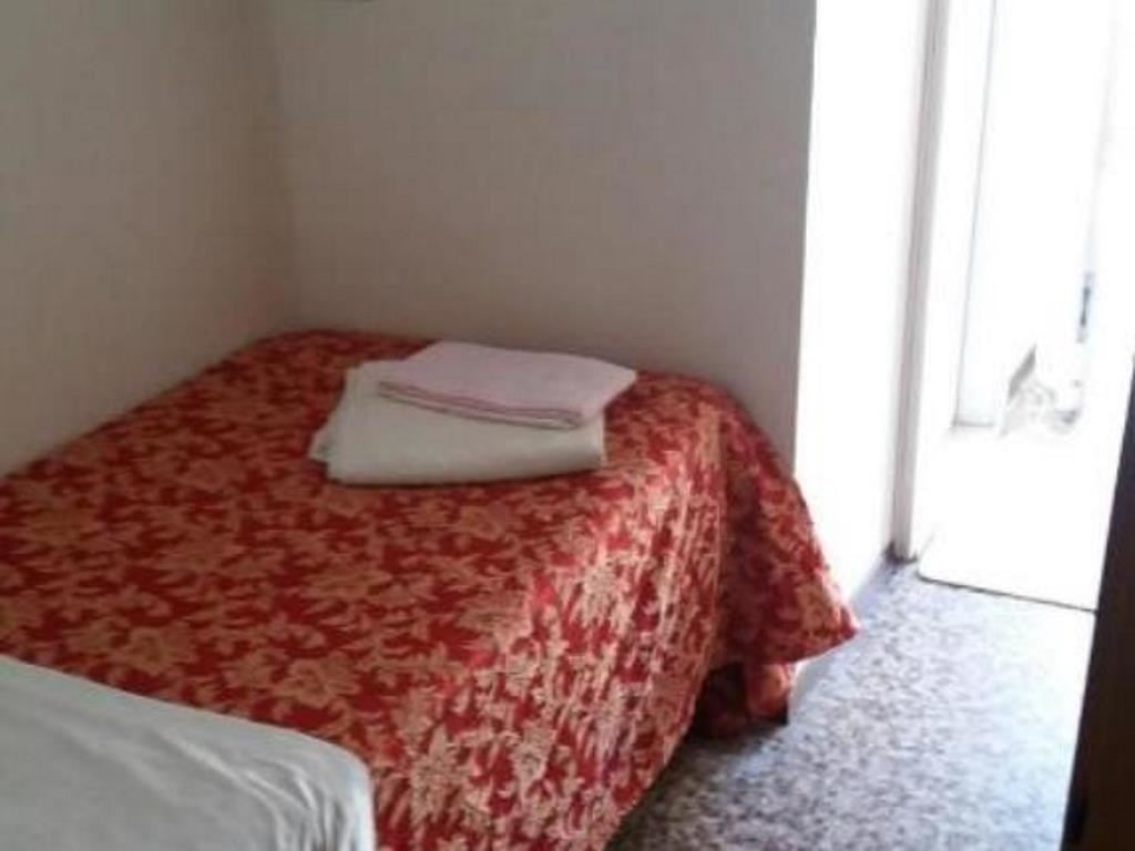 rooms-single-room-with-balcony