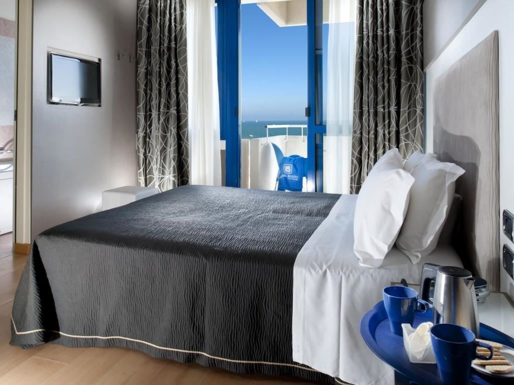 rooms-mar-adriatico-frontal-sea-view-with-balcony