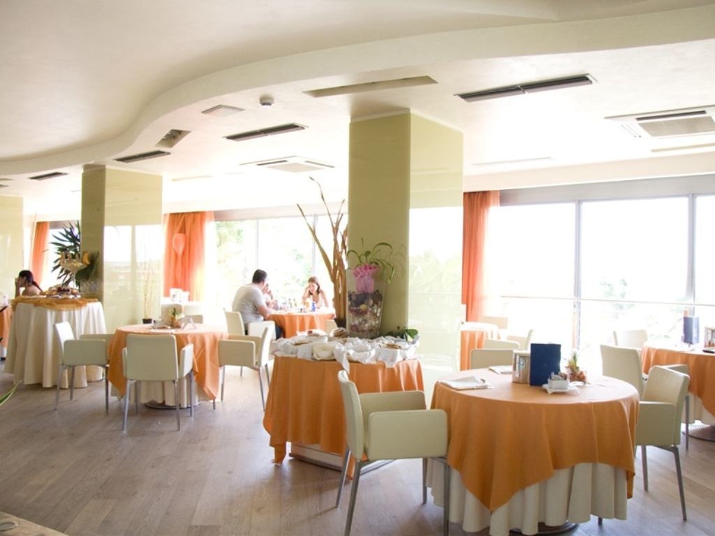 restaurants-restaurant