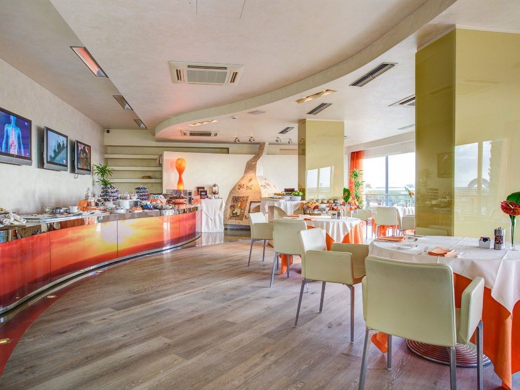 restaurants-restaurant