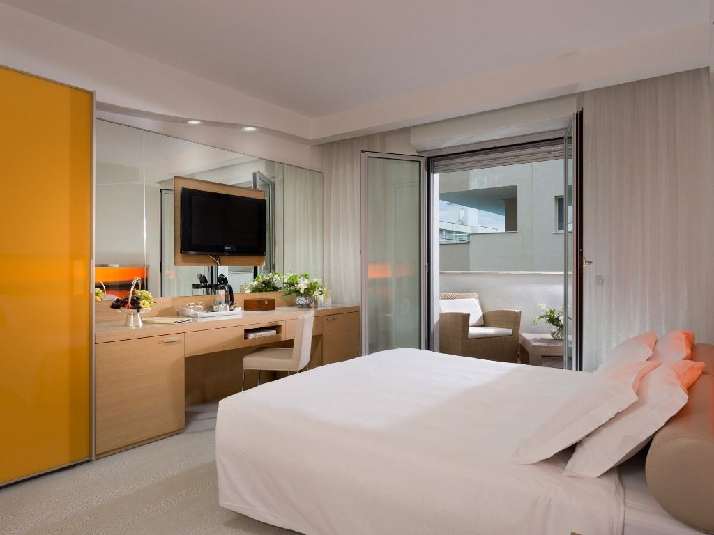 rooms-comfort-room-with-balcony