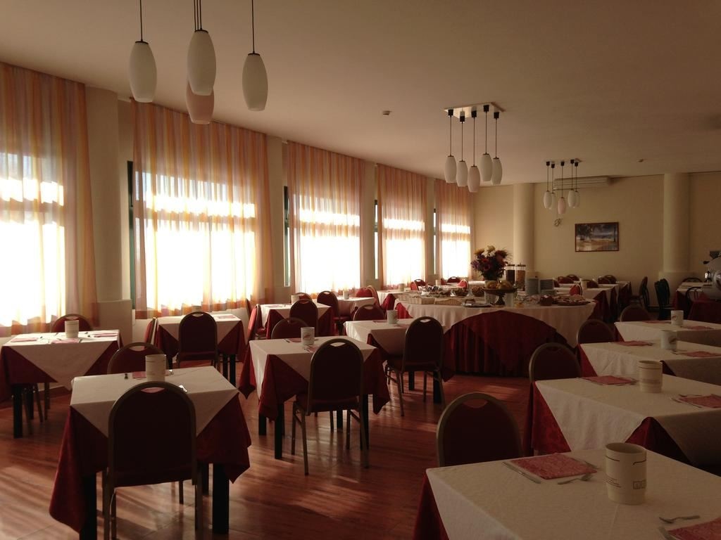 restaurants-restaurant