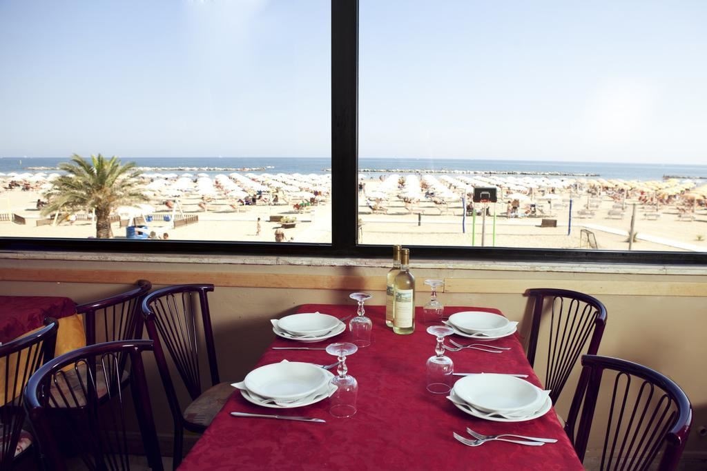 restaurants-restaurant