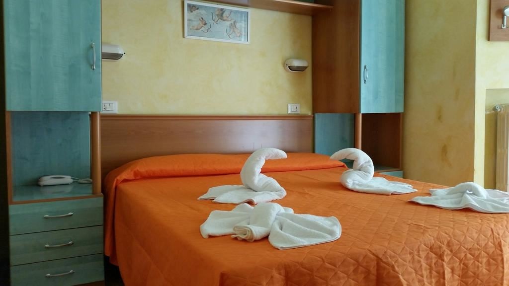 rooms-standard--room-with-balcony