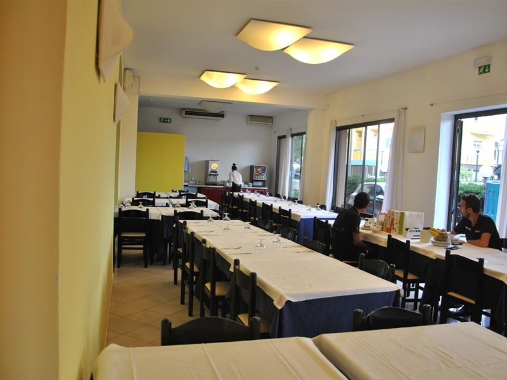 restaurants-restaurant