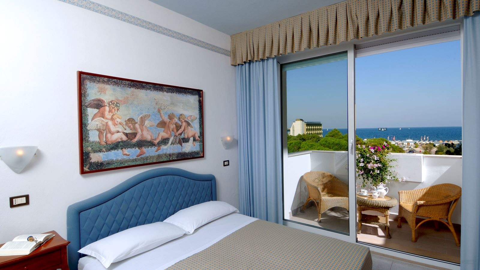 rooms-standard-room-with-balcony