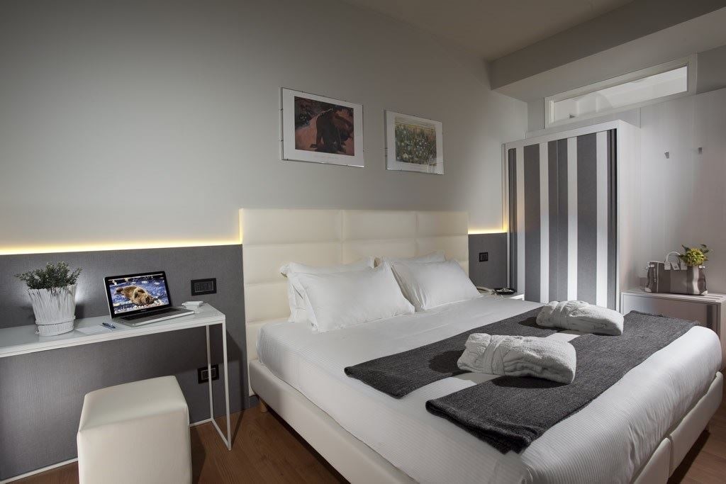 rooms-classic-room-balcony