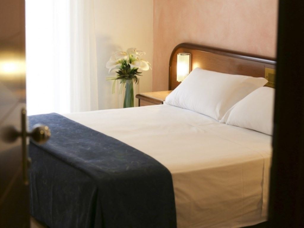 rooms-classic-room-frontal-sea-view