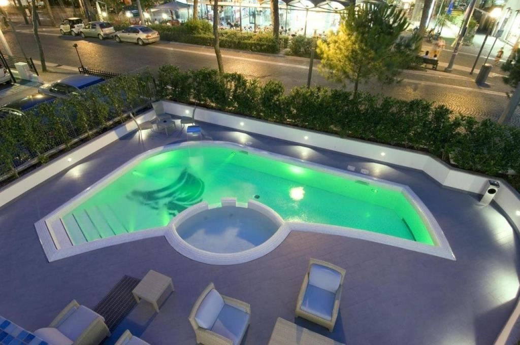 pools-outdoor-pool