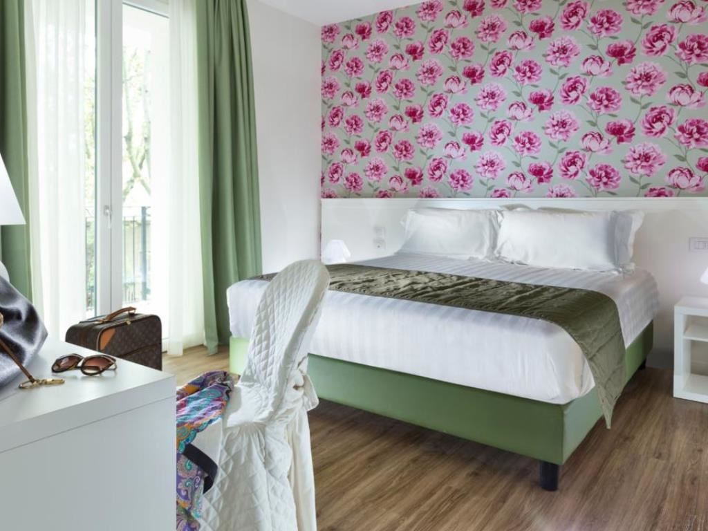 rooms-superior-room-with-balcony